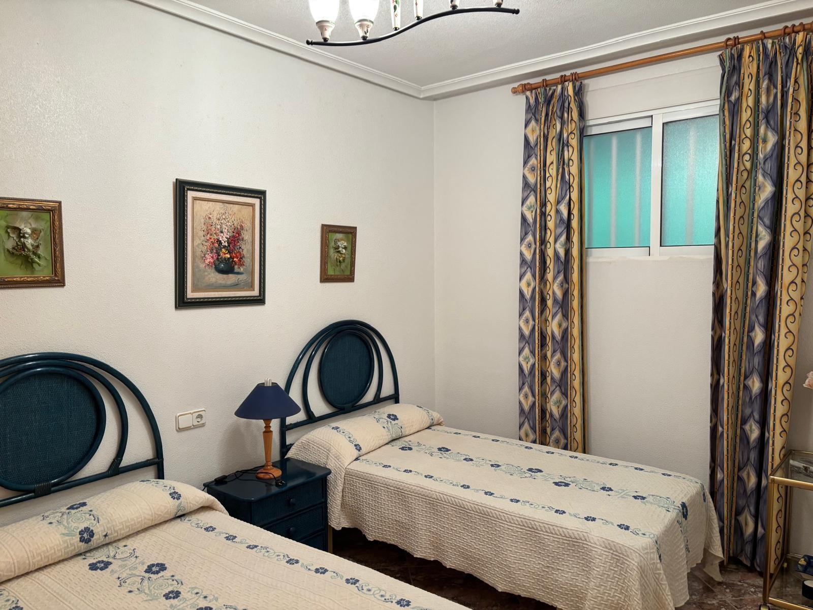 Imagen 10 Apto. Playa en venta en Torrevieja / A cuatro calles de la playa zona centro