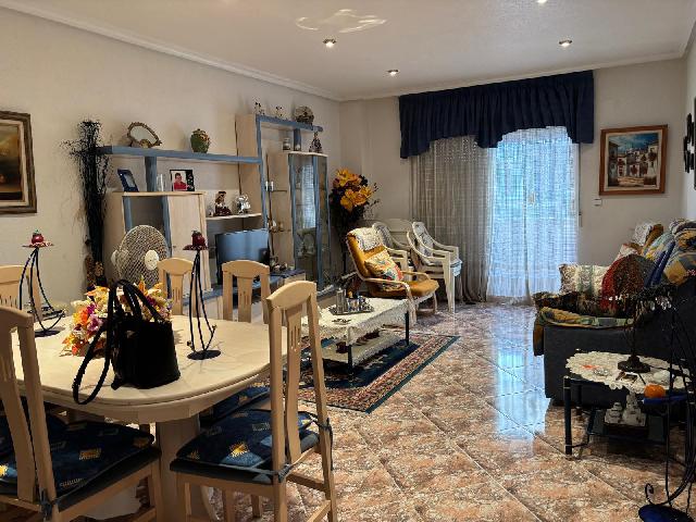 Imagen 15 Inmueble 300138 - Apto. Playa en venta en Torrevieja / A cuatro calles de la playa zona centro