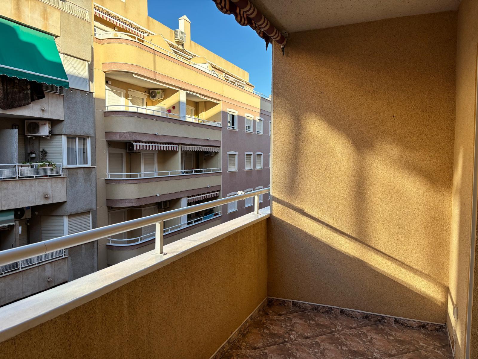 Imagen 16 Apto. Playa en venta en Torrevieja / A cuatro calles de la playa zona centro