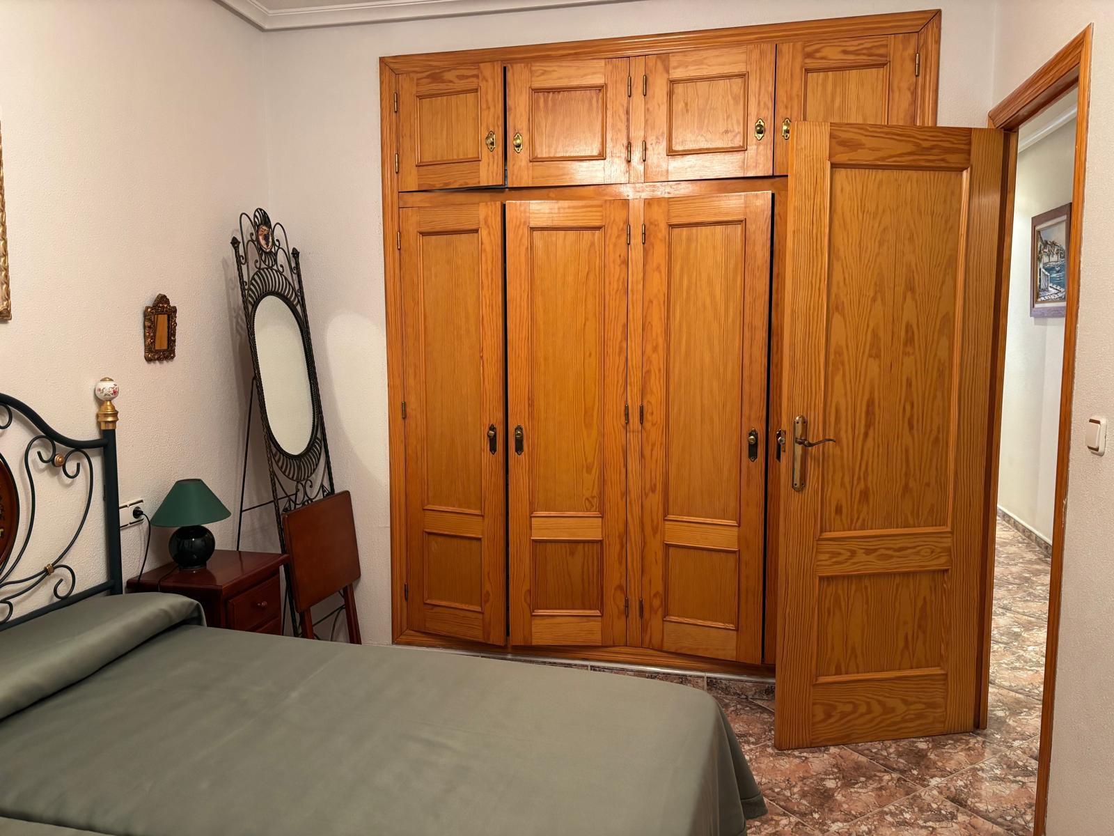 Imagen 21 Apto. Playa en venta en Torrevieja / A cuatro calles de la playa zona centro