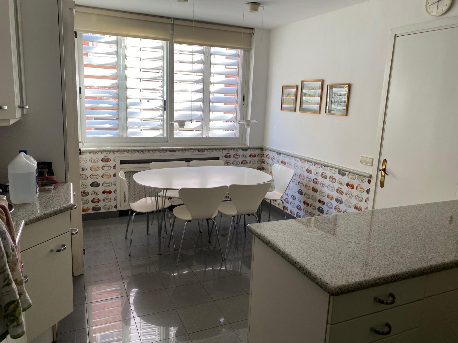 Imagen 4 Piso en venta en Barcelona / Barrio de Pedralbes, pero muy próximo a la Diagona