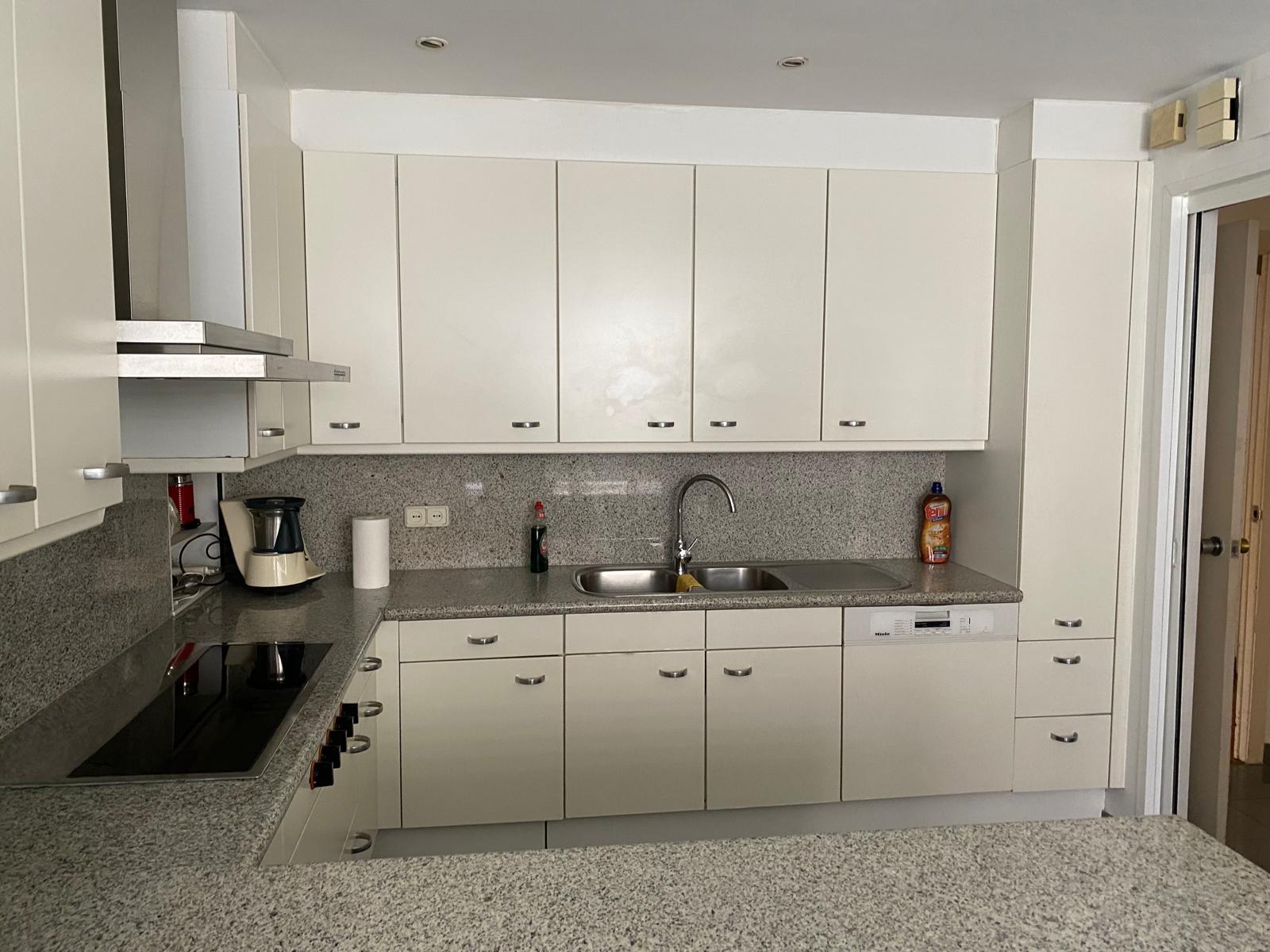 Imagen 5 Piso en venta en Barcelona / Barrio de Pedralbes, pero muy próximo a la Diagona