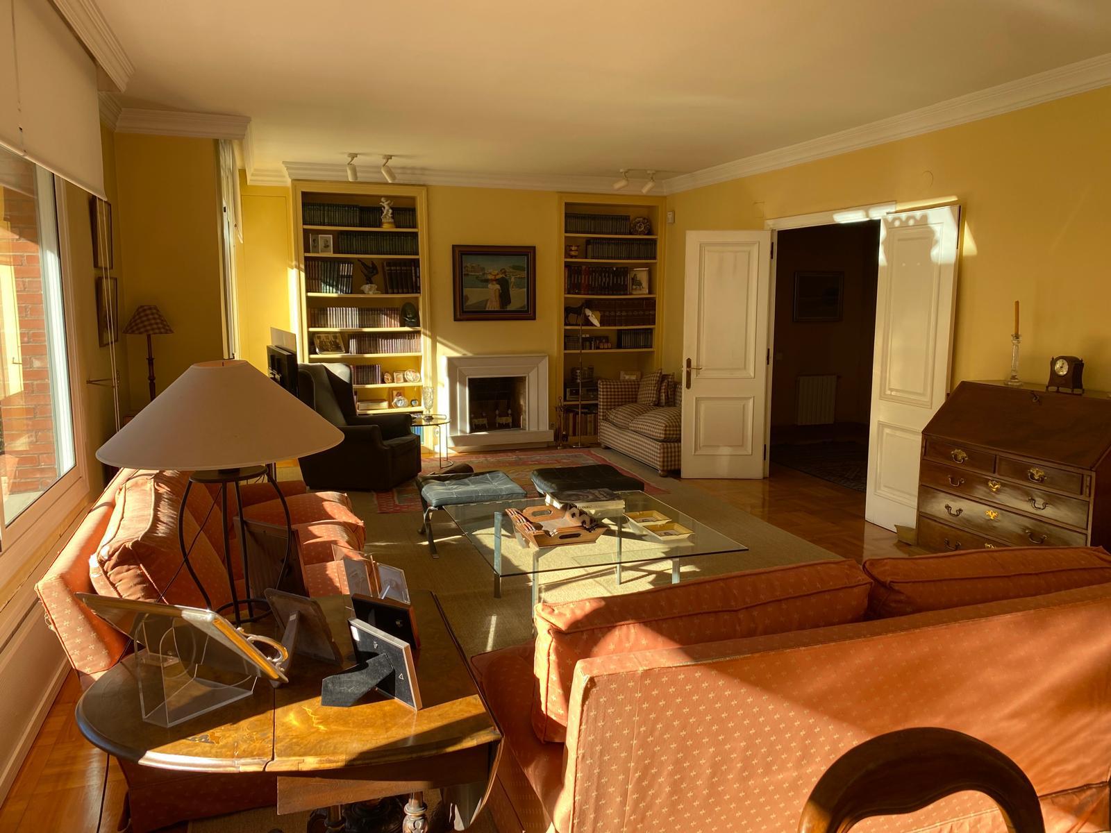 Imagen 1 Piso en venta en Barcelona / Barrio de Pedralbes, pero muy próximo a la Diagona