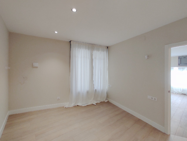 Imagen 8 Inmueble 300767 - Piso en venta en Barcelona / Carrer vallirana esquina francoli