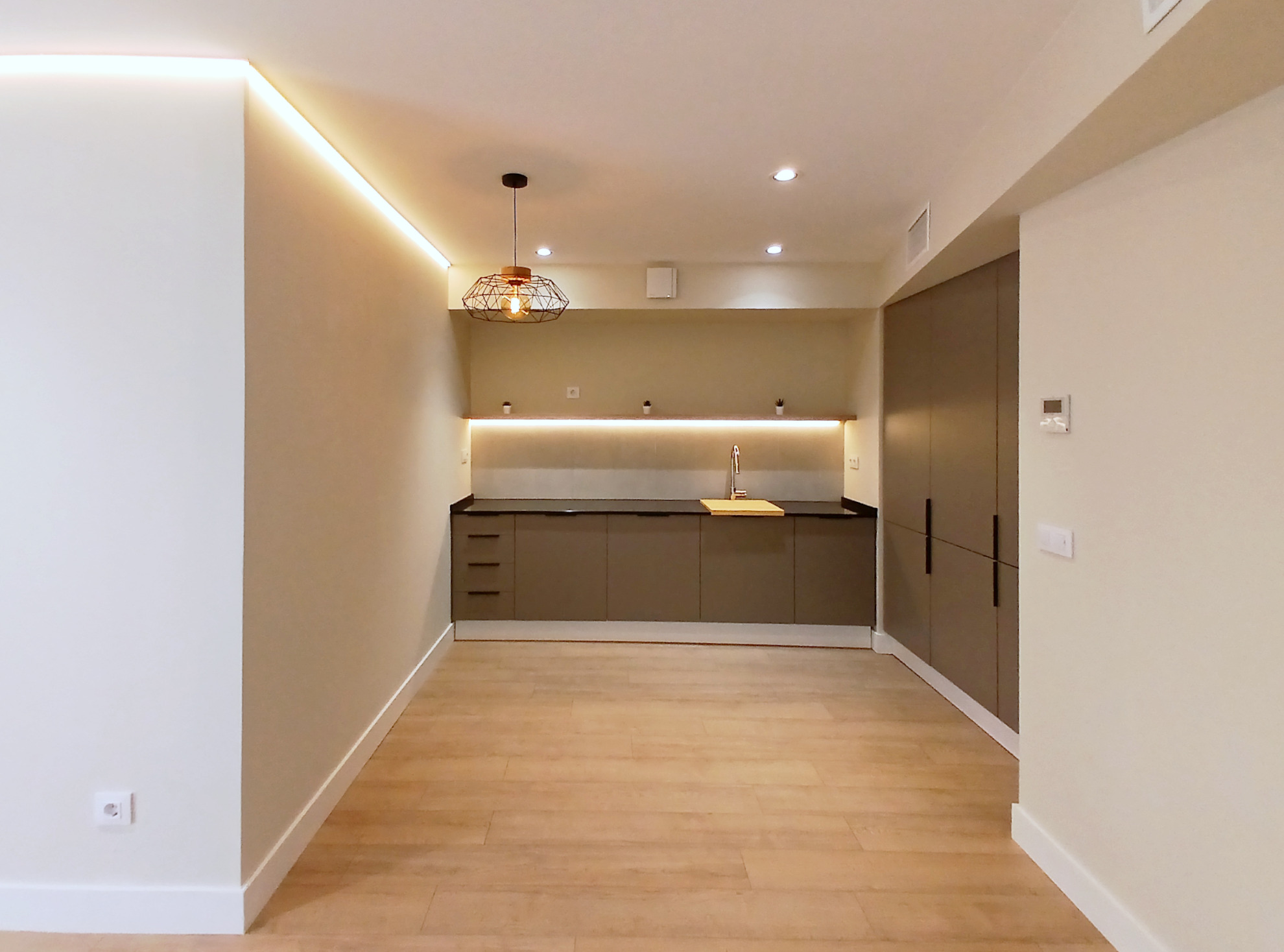 Imagen 4 Piso en venta en Barcelona / Carrer vallirana esquina francoli