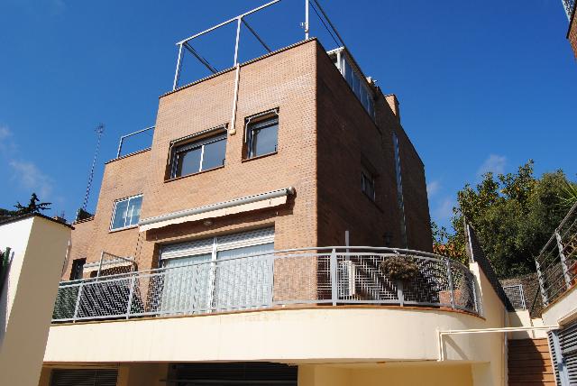Imagen 1 Inmueble 301023 - Casa en venta en Barcelona / Entre avda vallcarca y carretera de la arrabasada