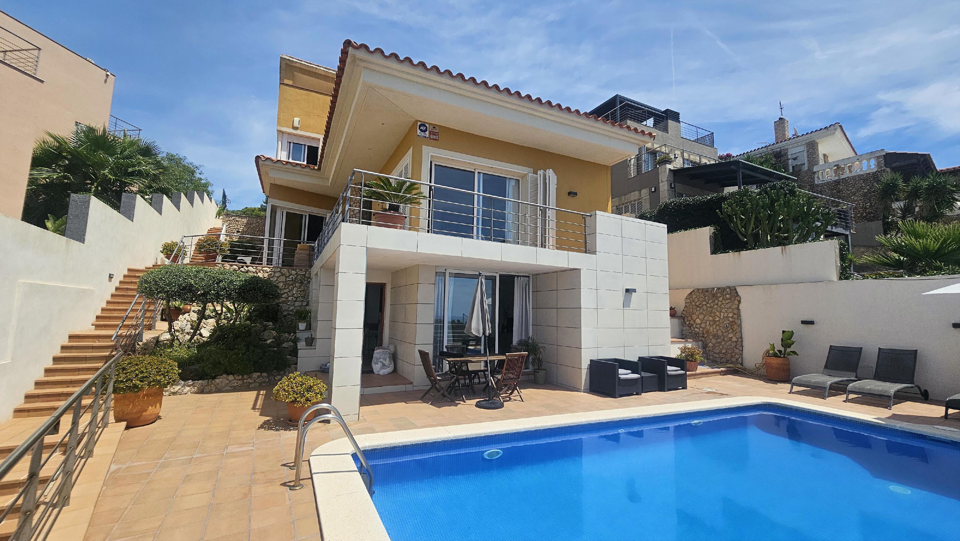 Imagen 1 Casa en venta en Sitges / A 5 minutos del centro de Sitges y acceso a  la C-32.