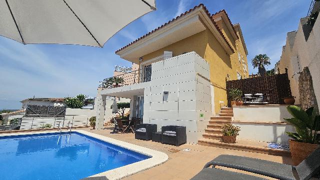 Imagen 2 Inmueble 295766 - Casa en venta en Sitges / A 5 minutos del centro de Sitges y acceso a  la C-32.