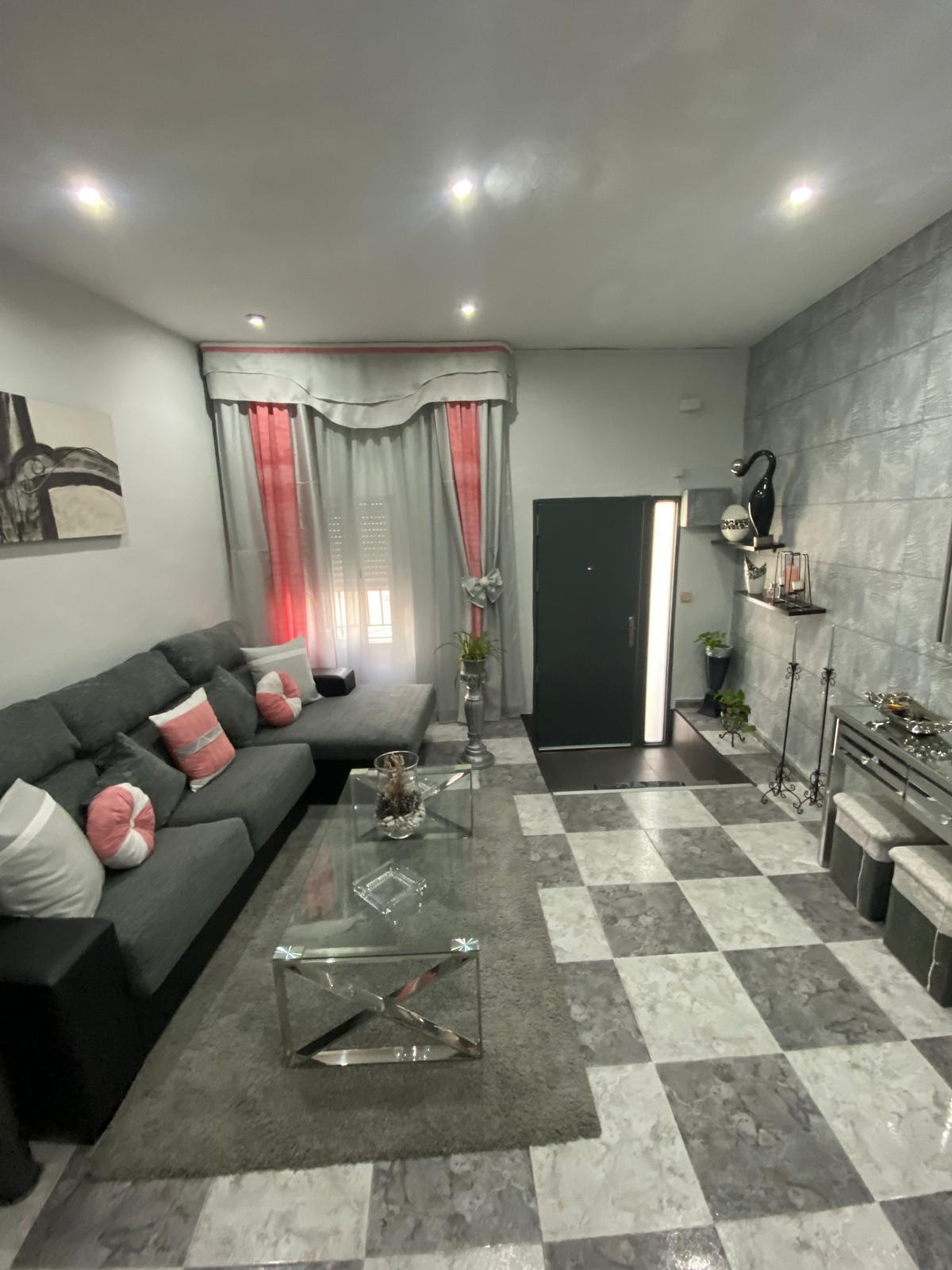 Imagen 2 Casa Adosada en venta en Rus / Casa situada al lado del la plaza de  Rus