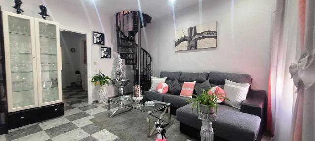 Imagen 1 Inmueble 285747 - Casa Adosada en venta en Rus / Casa situada al lado del la plaza de  Rus