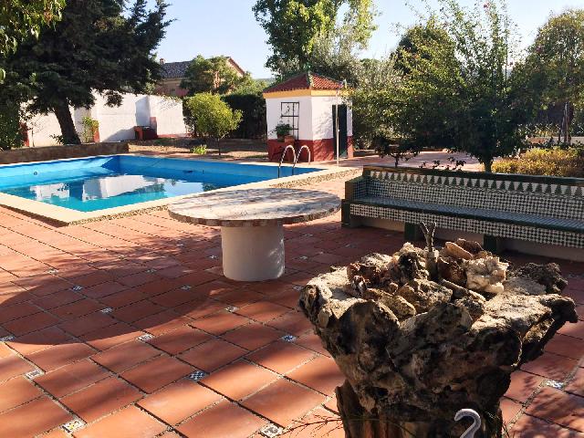 Imagen 13 Inmueble 290007 - Casa Aislada en venta en Baeza / Zona de chalets junto a la carretera acceso a Baeza.