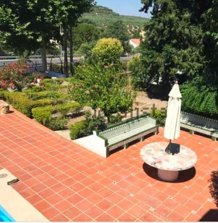 Imagen 23 Casa Aislada en venta en Baeza / Zona de chalets junto a la carretera acceso a Baeza.