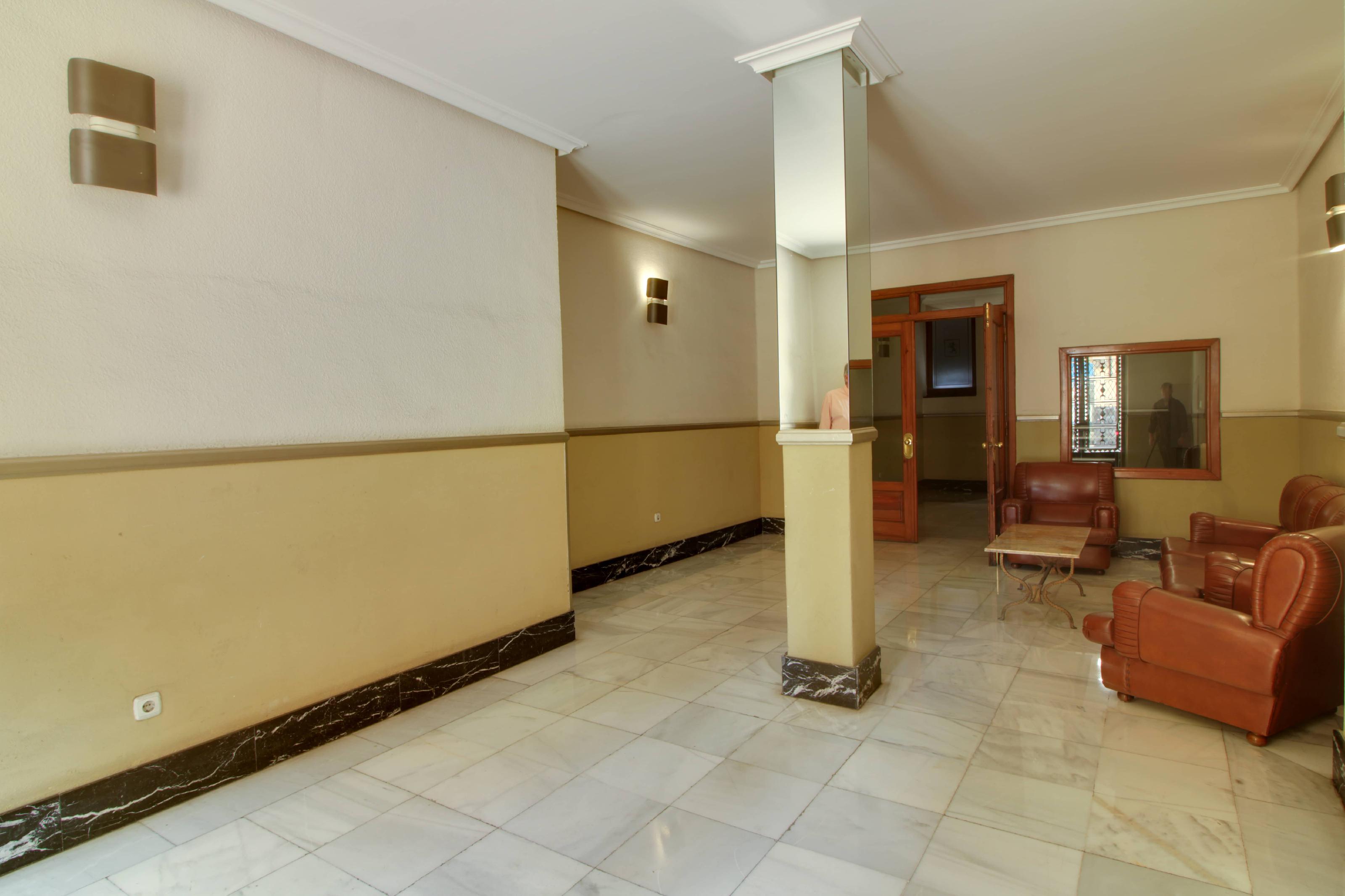 Imagen 2 Piso en venta en León / Av. Ordoño II, a pocos metros de Gúzman