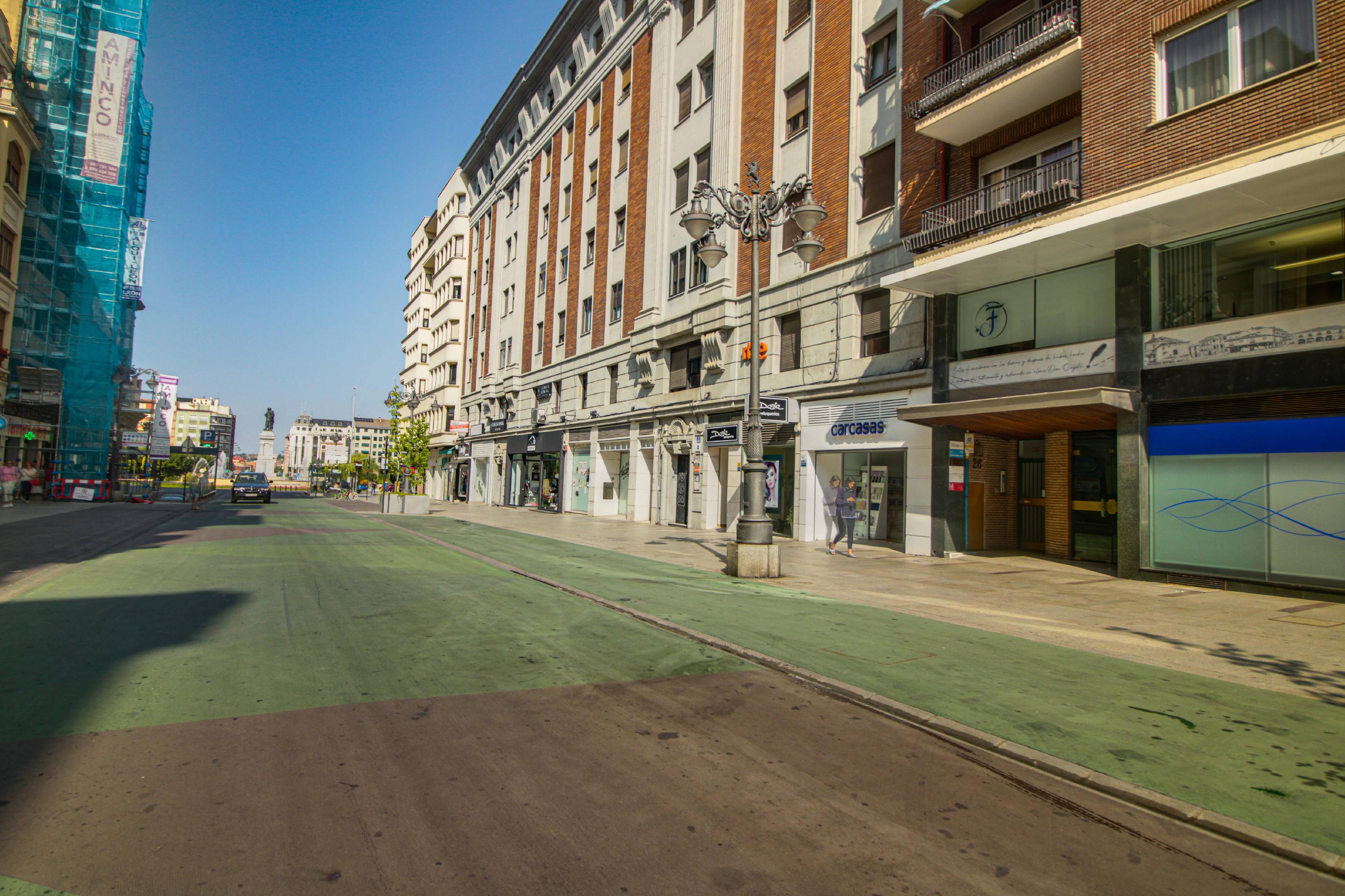 Imagen 1 Piso en venta en León / Av. Ordoño II, a pocos metros de Gúzman