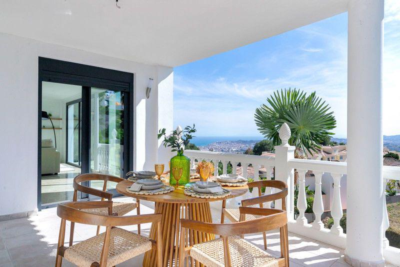 Imagen 6 Casa Aislada en venta en Mijas / Cerano a la zona comercial de El Higueron