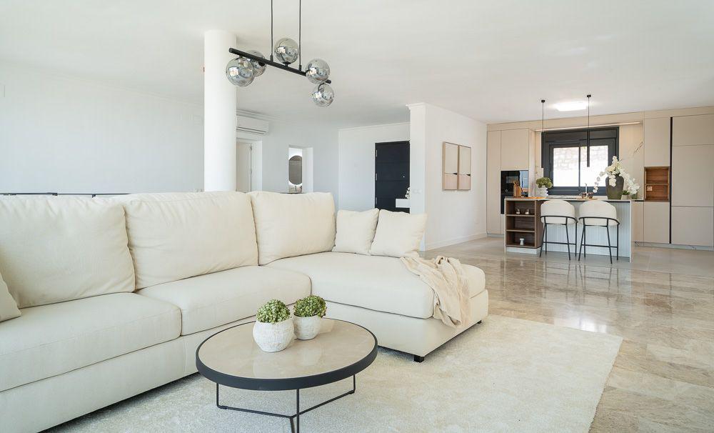 Imagen 1 Casa Aislada en venta en Mijas / Cerano a la zona comercial de El Higueron