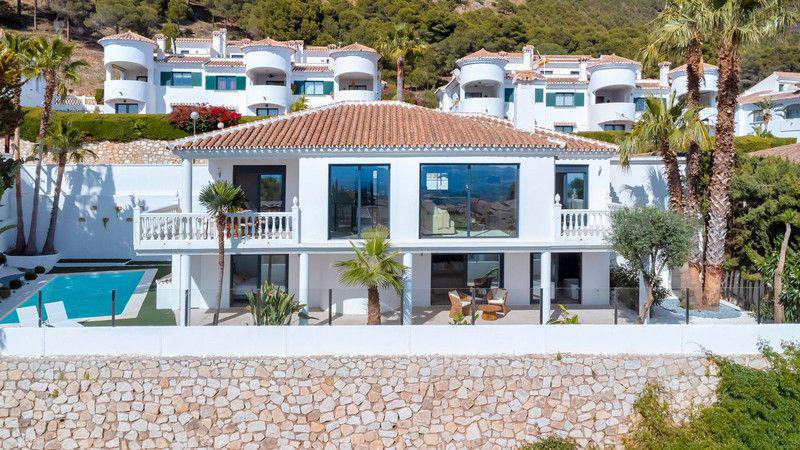Imagen 19 Casa Aislada en venta en Mijas / Cerano a la zona comercial de El Higueron