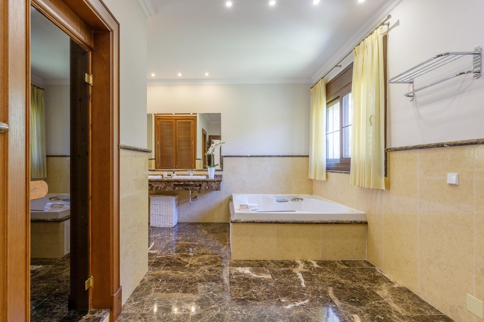 Imagen 25 Casa en venta en Mijas / Urbanización Privada Mijas Golf