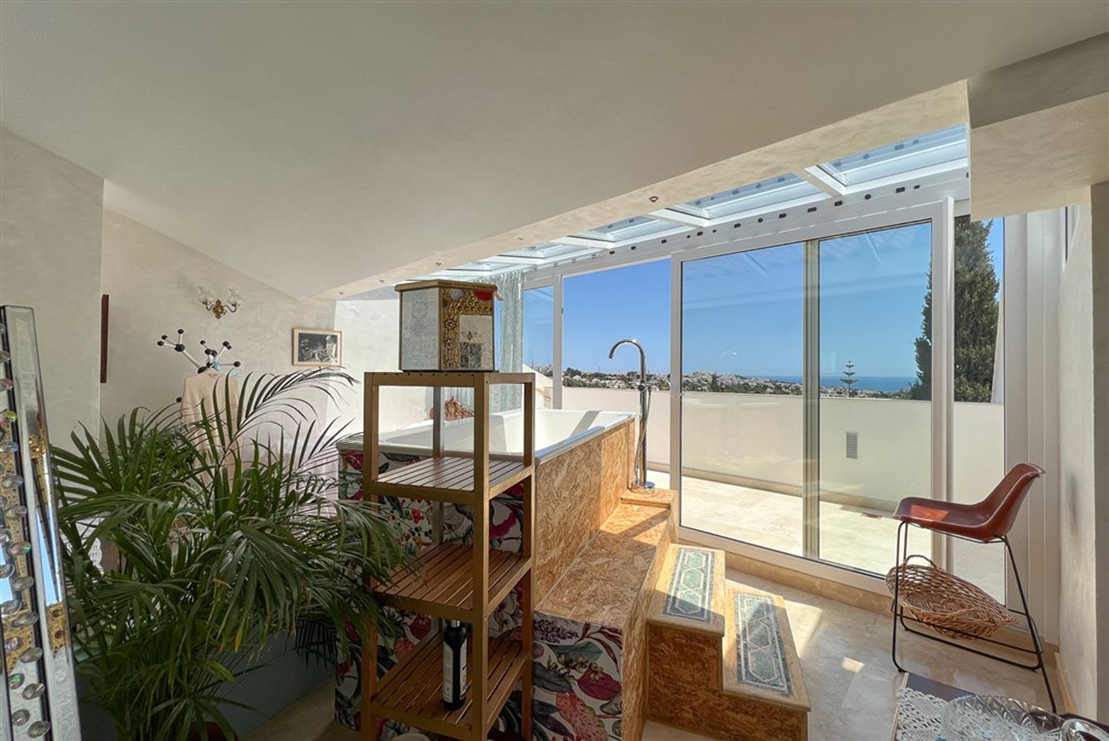 Imagen 11 Casa Pareada en venta en Mijas / Calahonda, cercano al golf y playa de Cabopino