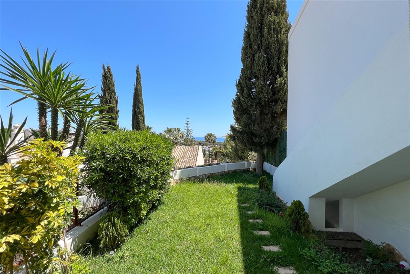 Imagen 5 Casa Pareada en venta en Mijas / Calahonda, cercano al golf y playa de Cabopino