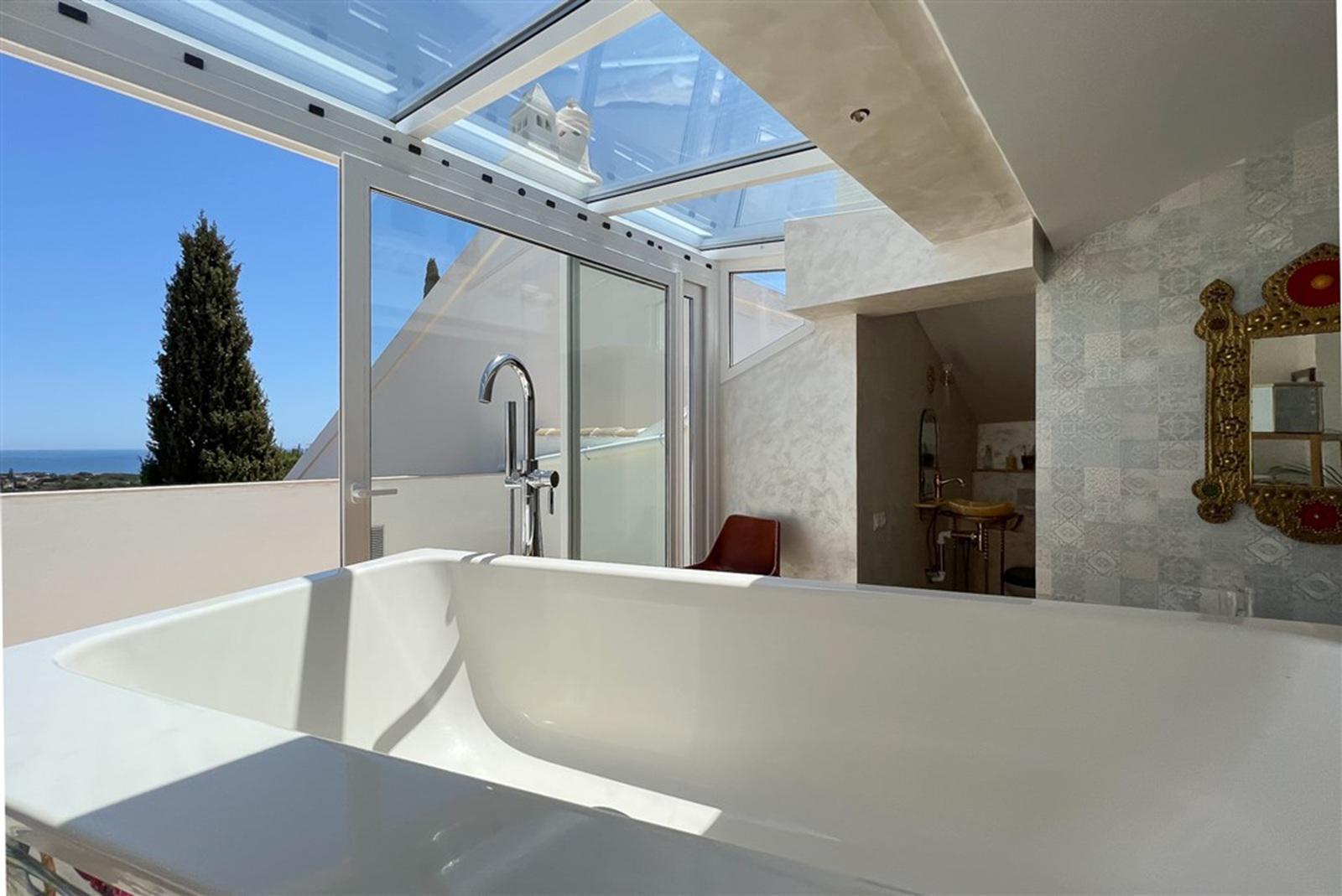 Imagen 12 Casa Pareada en venta en Mijas / Calahonda, cercano al golf y playa de Cabopino