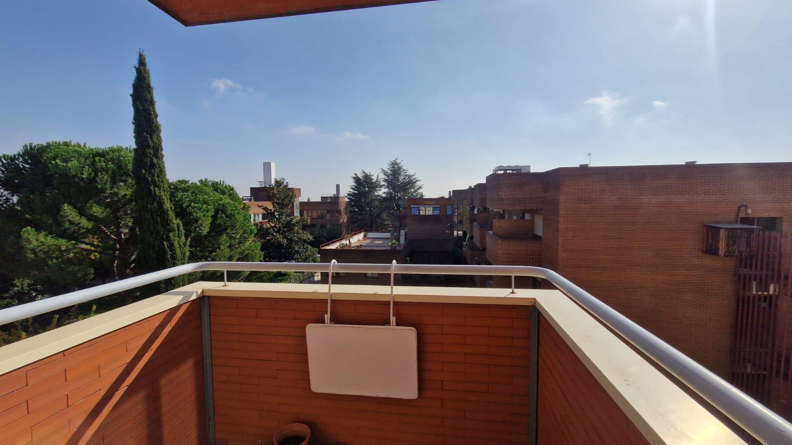 Imagen 11 Apartamento en venta en Pozuelo De Alarcón / Piso en zona Calle Cero de los Gamos, a 10 mi...