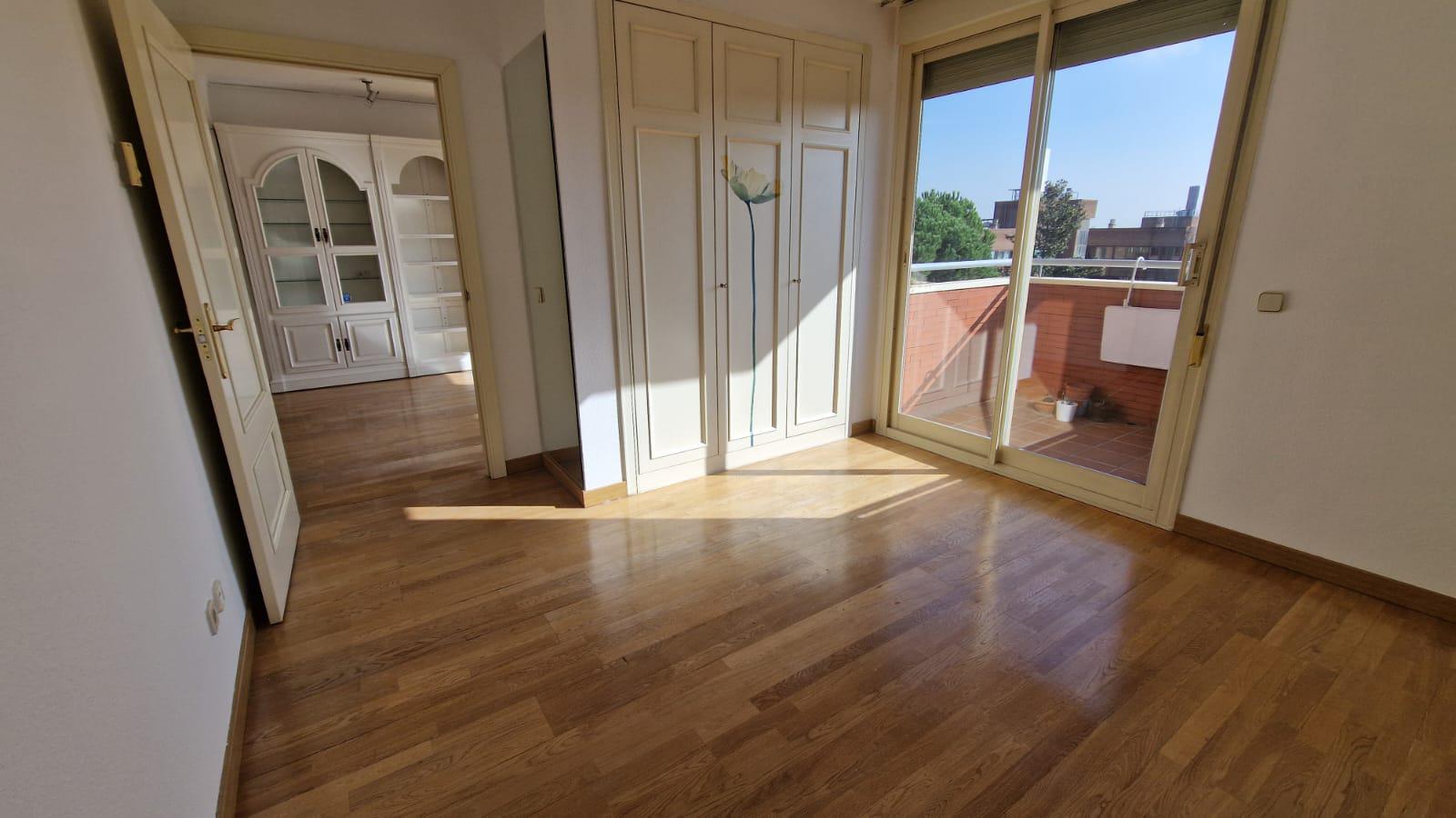 Imagen 23 Apartamento en venta en Pozuelo De Alarcón / Piso en zona Calle Cero de los Gamos, a 10 mi...