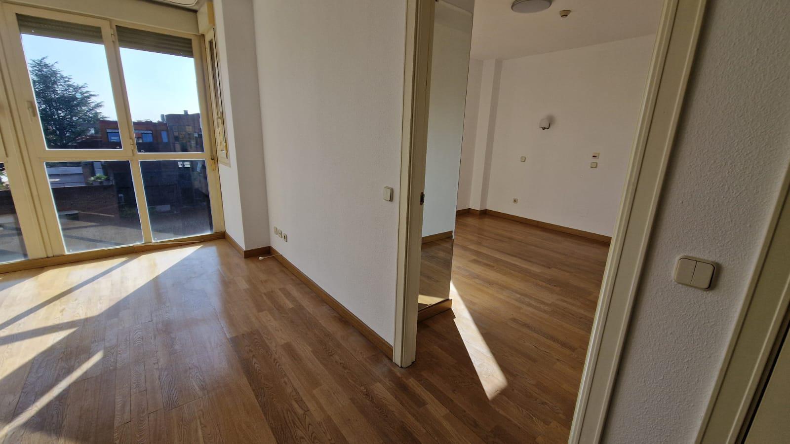 Imagen 21 Apartamento en venta en Pozuelo De Alarcón / Piso en zona Calle Cero de los Gamos, a 10 mi...
