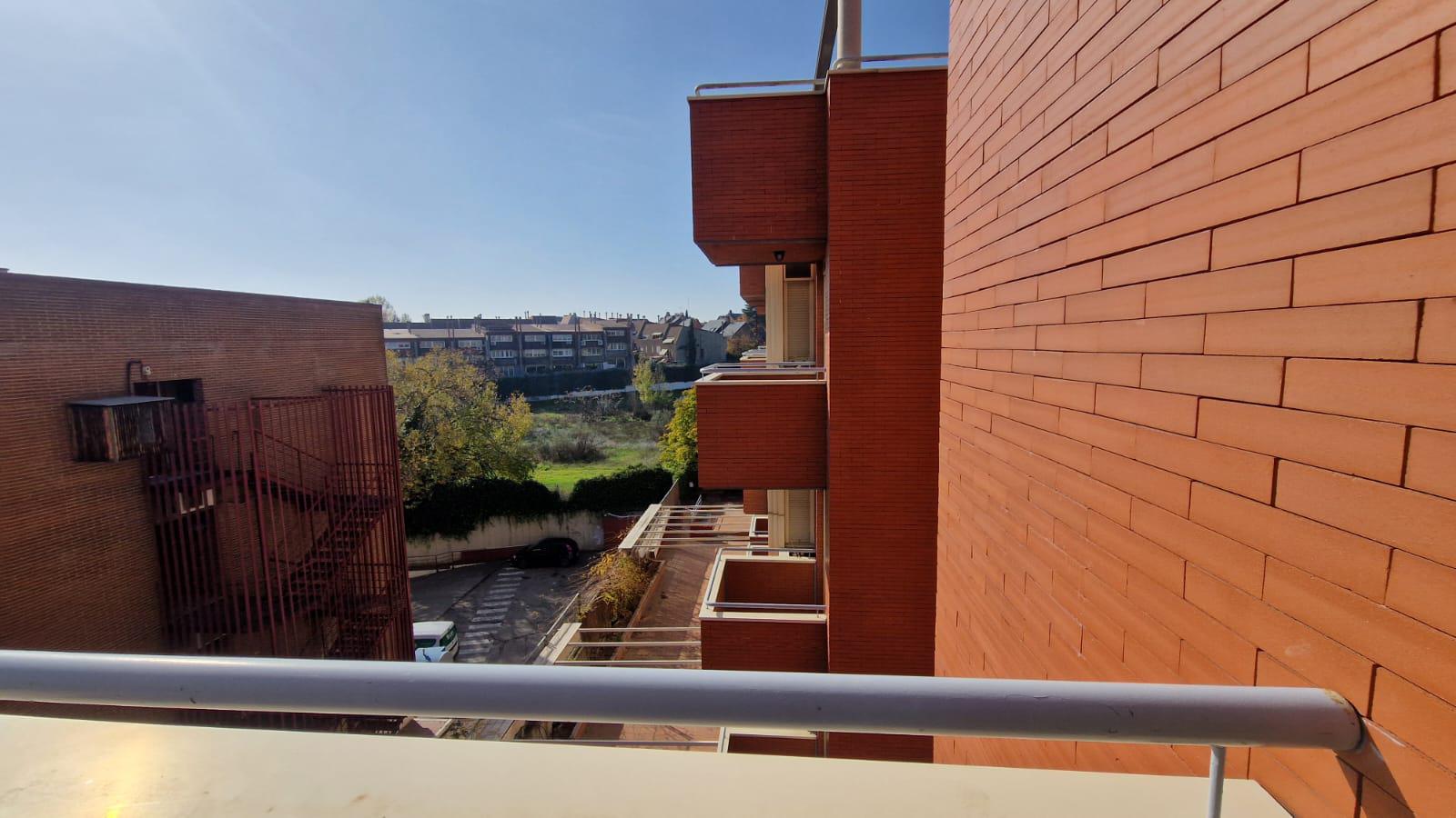 Imagen 10 Apartamento en venta en Pozuelo De Alarcón / Piso en zona Calle Cero de los Gamos, a 10 mi...