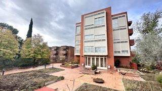 Imagen 2 Apartamento en venta en Pozuelo De Alarcón / Piso en zona Calle Cero de los Gamos, a 10 mi...