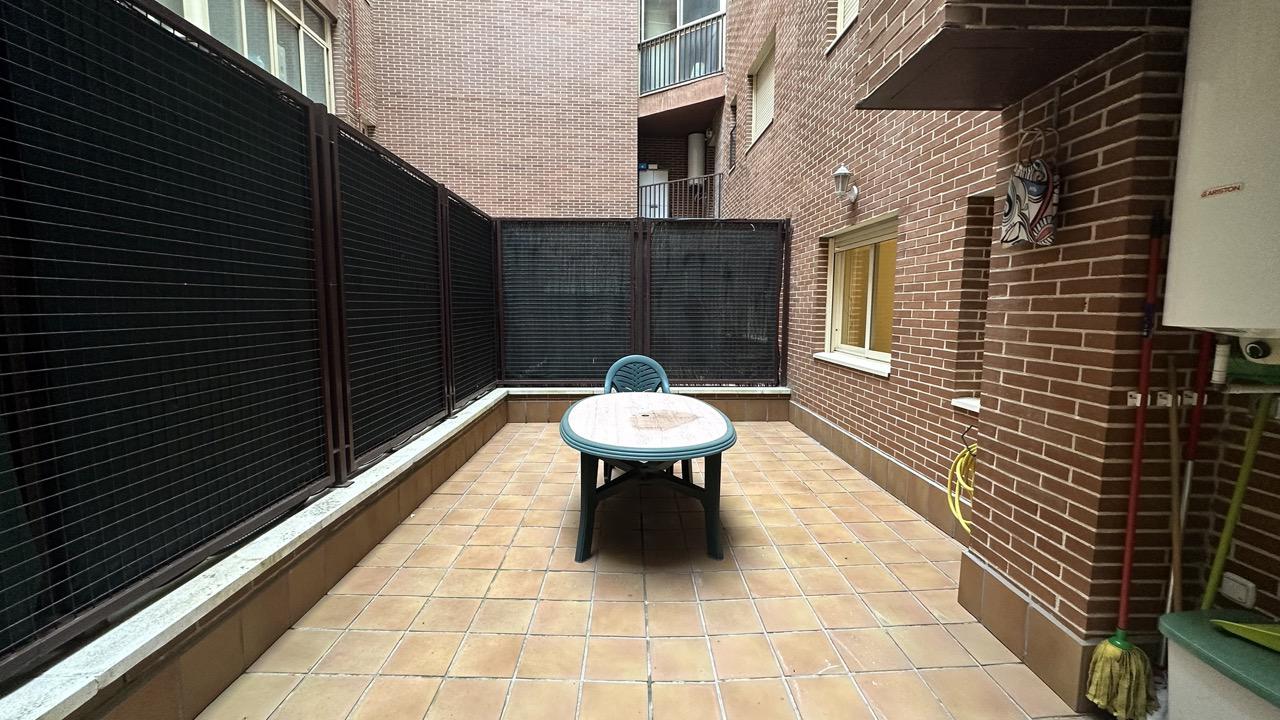 Imagen 20 Apartamento en venta en Madrid / Piso de 71m2 con terraza en Urb Torreón del Parque