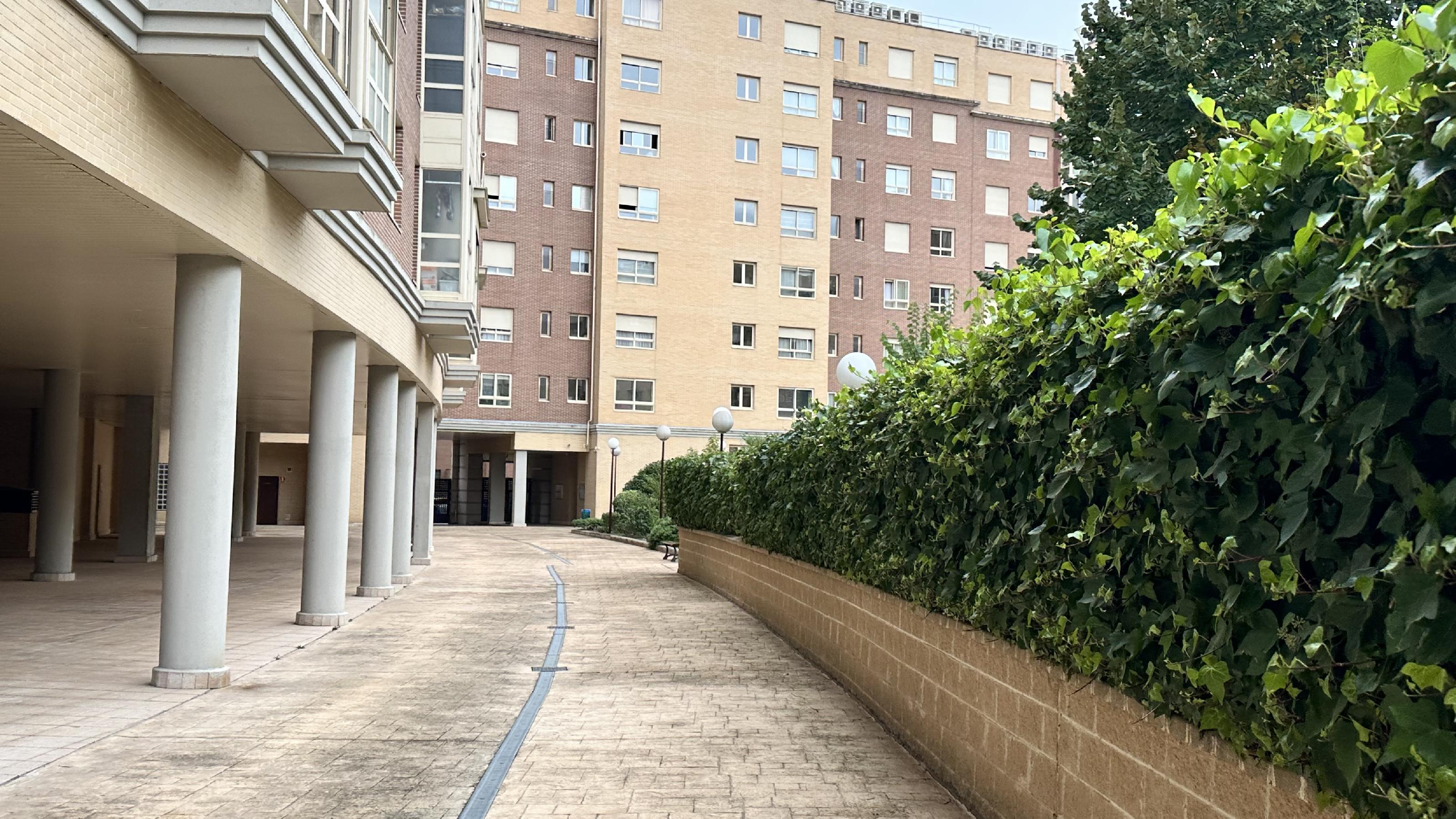 Imagen 30 Apartamento en venta en Madrid / Piso de 71m2 con terraza en Urb Torreón del Parque