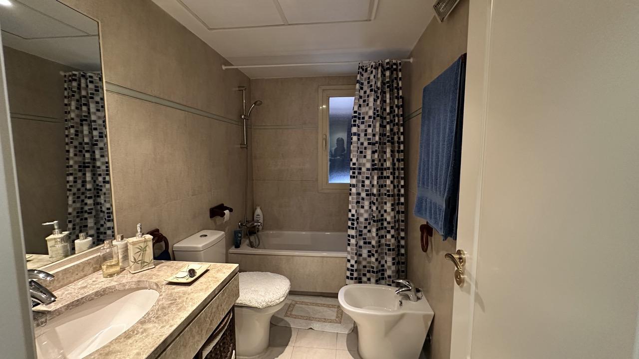 Imagen 15 Apartamento en venta en Madrid / Piso de 71m2 con terraza en Urb Torreón del Parque