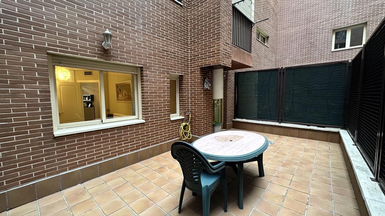 Imagen 18 Apartamento en venta en Madrid / Piso de 71m2 con terraza en Urb Torreón del Parque