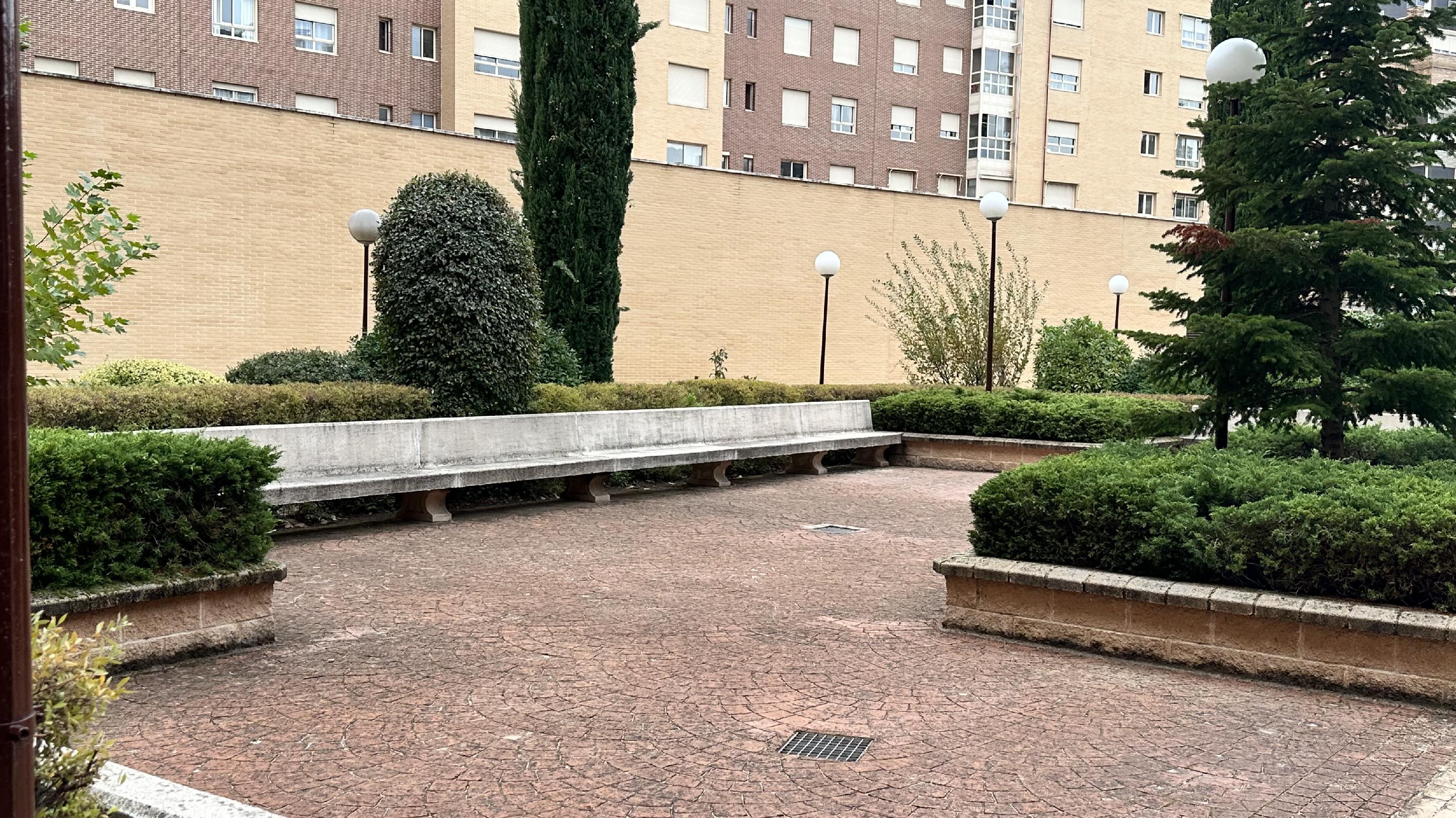 Imagen 31 Apartamento en venta en Madrid / Piso de 71m2 con terraza en Urb Torreón del Parque