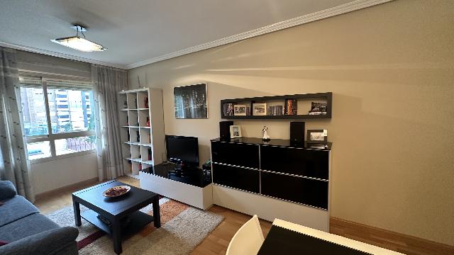 Imagen 2 Inmueble 298355 - Apartamento en venta en Madrid / Piso de 71m2 con terraza en Urb Torreón del Parque