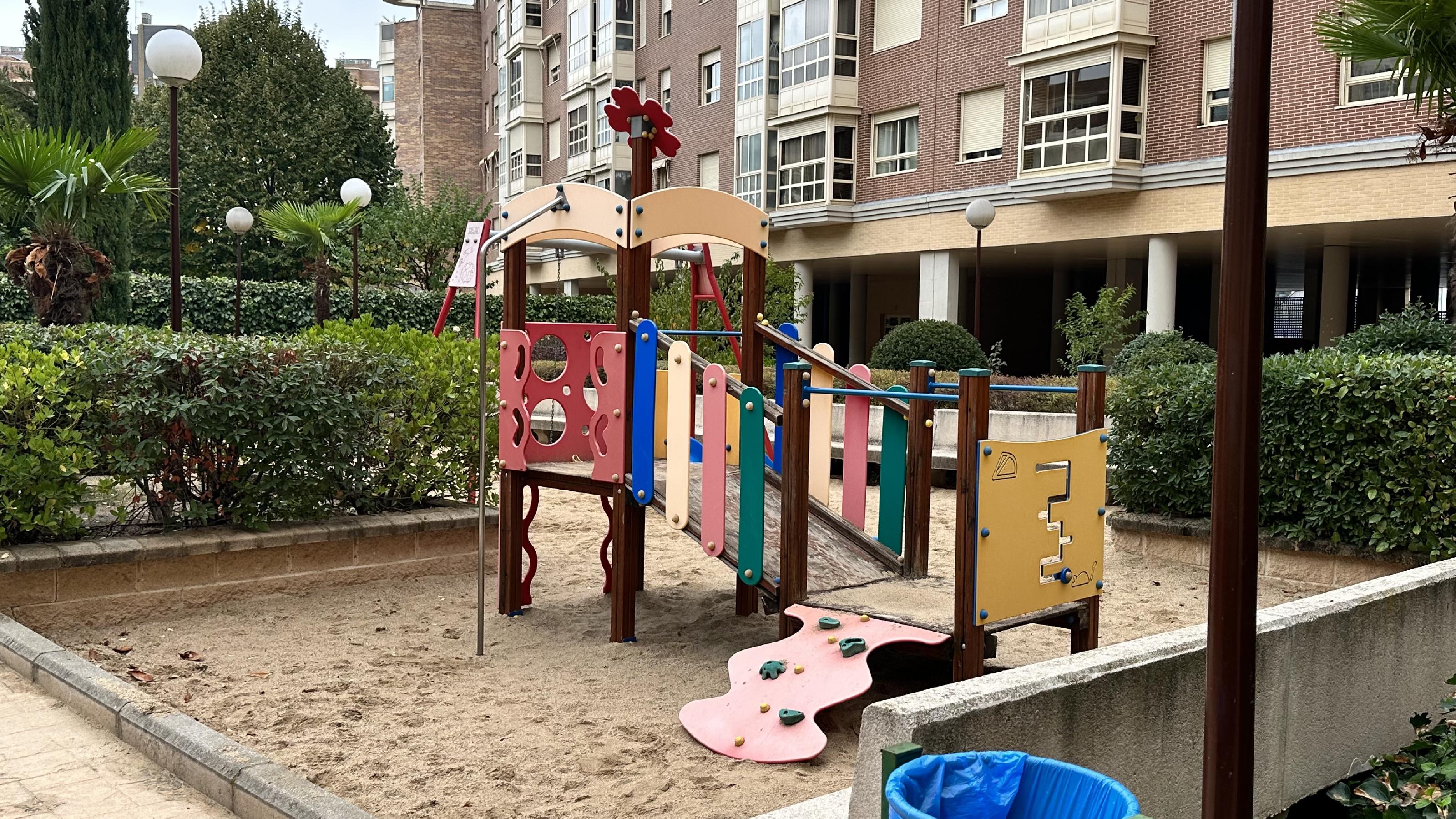 Imagen 32 Apartamento en venta en Madrid / Piso de 71m2 con terraza en Urb Torreón del Parque