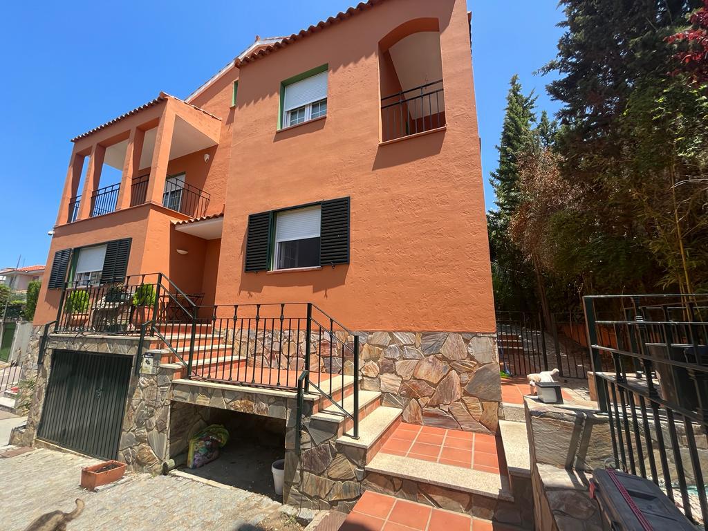 Imagen 1 Casa Aislada en venta en Cáceres / Zona de La Sierrilla