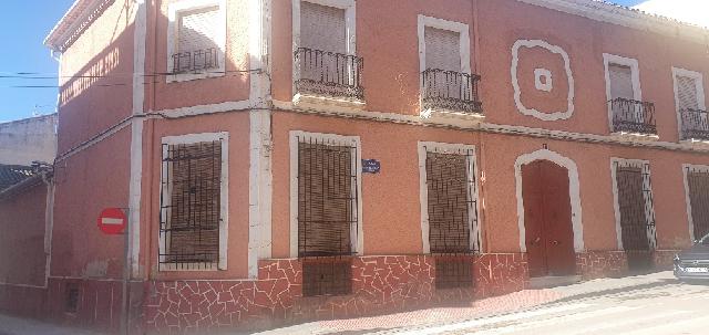 Imagen 1 Inmueble 292347 - Casa Adosada en venta en Hellín / Entre Mercado de Abastos y 4 caminos