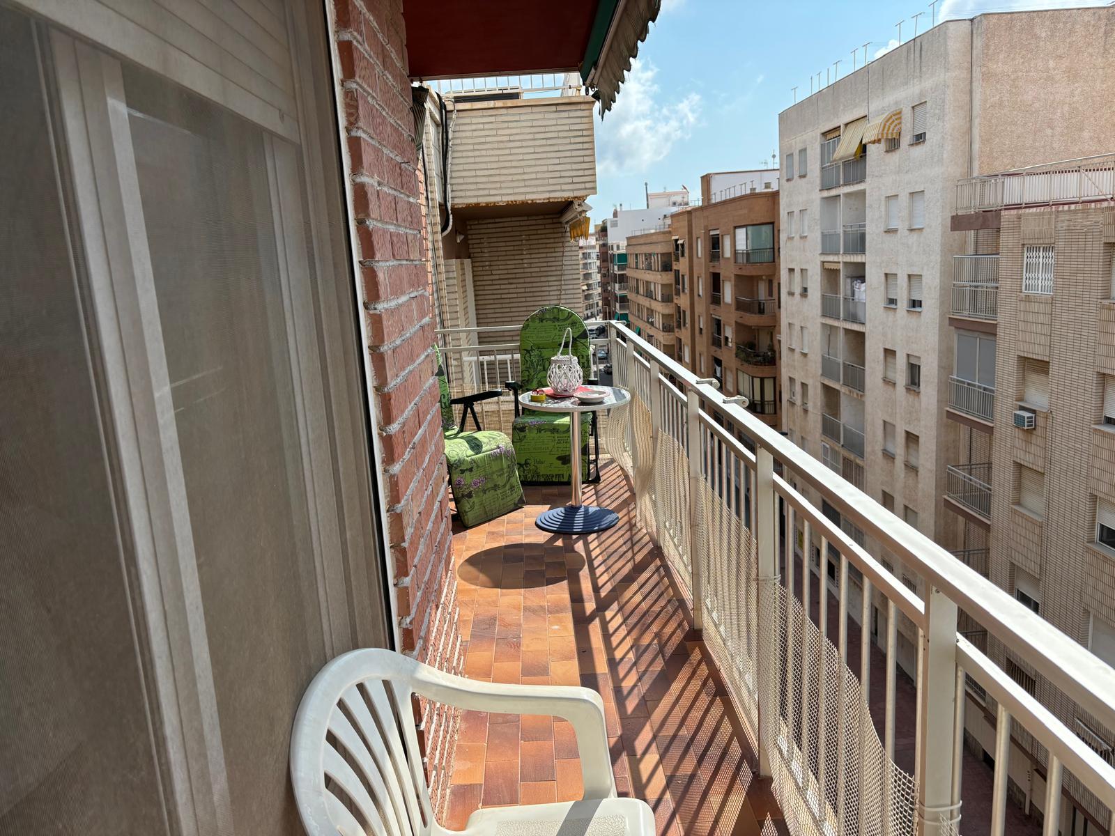 Imagen 2 Apto. Playa en venta en Torrevieja / A unos 25 metros de la Playa del Cura