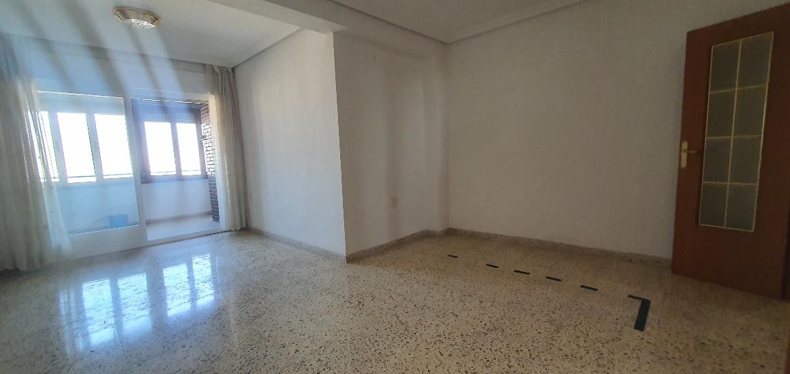 Imagen 1 Piso en venta en Hellín / Zona Melchor de Macanaz frente a Jardín Tamborileros