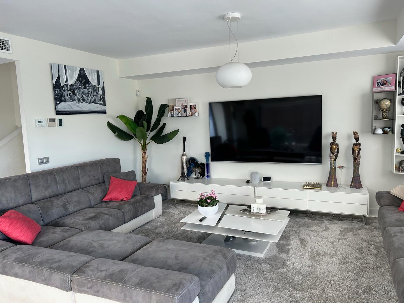 Imagen 1 Casa en venta en Boadilla Del Monte / Gran Chalet en Urbanización en Boadilla del Monte