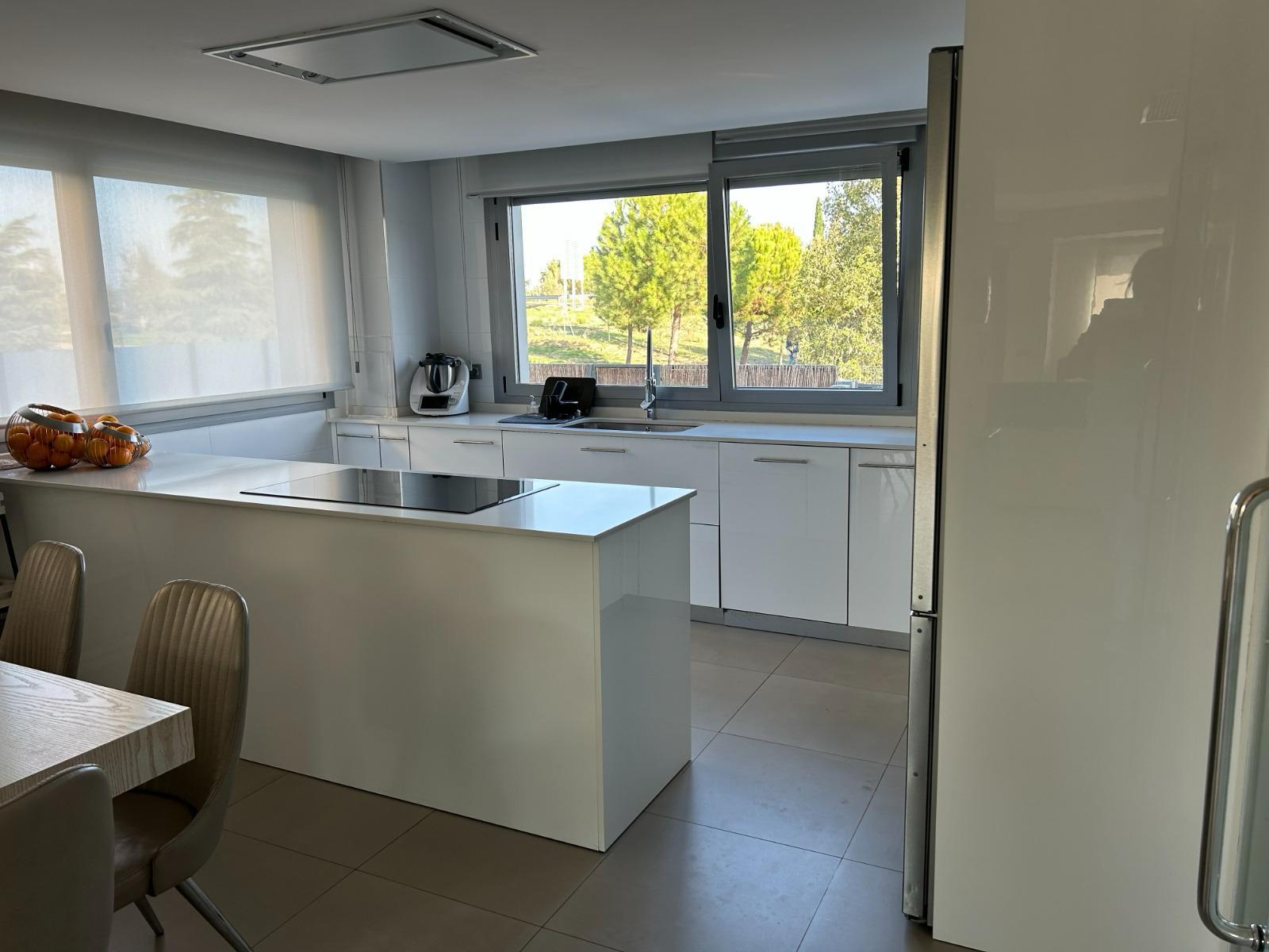 Imagen 5 Casa en venta en Boadilla Del Monte / Gran Chalet en Urbanización en Boadilla del Monte