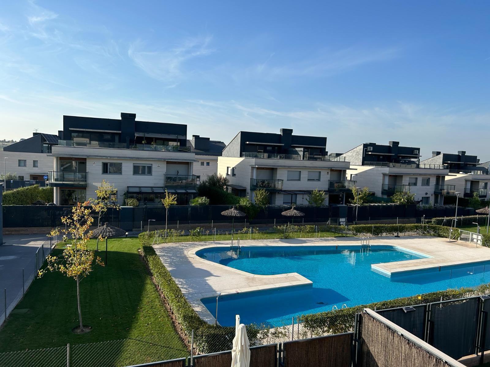 Imagen 32 Casa en venta en Boadilla Del Monte / Gran Chalet en Urbanización en Boadilla del Monte