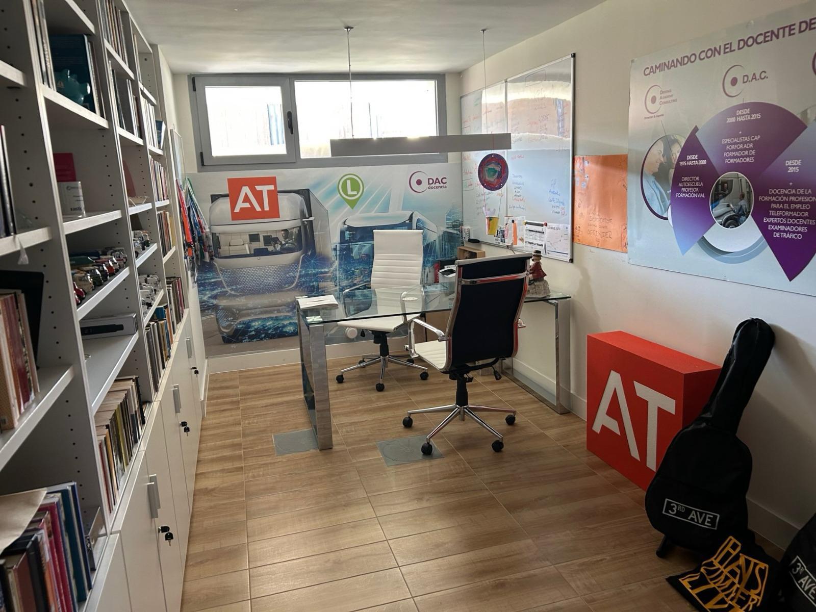 Imagen 28 Casa en venta en Boadilla Del Monte / Gran Chalet en Urbanización en Boadilla del Monte