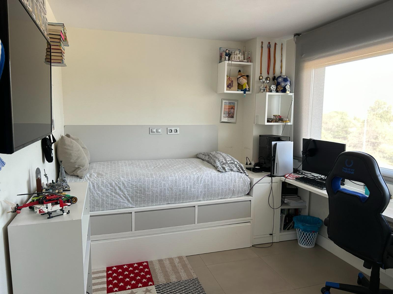 Imagen 25 Casa en venta en Boadilla Del Monte / Gran Chalet en Urbanización en Boadilla del Monte