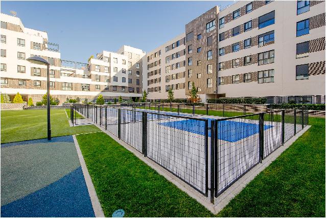 Imagen 1 Inmueble 300290 - Piso en venta en Madrid / Próximo al Centro Comercial Las Rosas