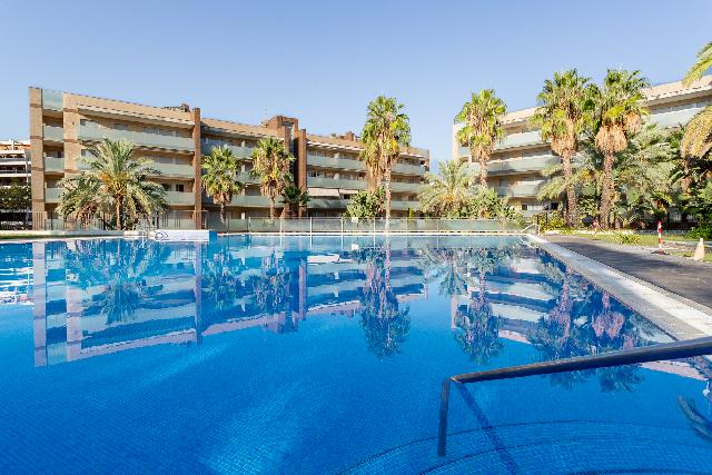 Imagen 1 Inmueble 296799 - Ático en venta en Salou / Al lado de la Plaza Europa. 