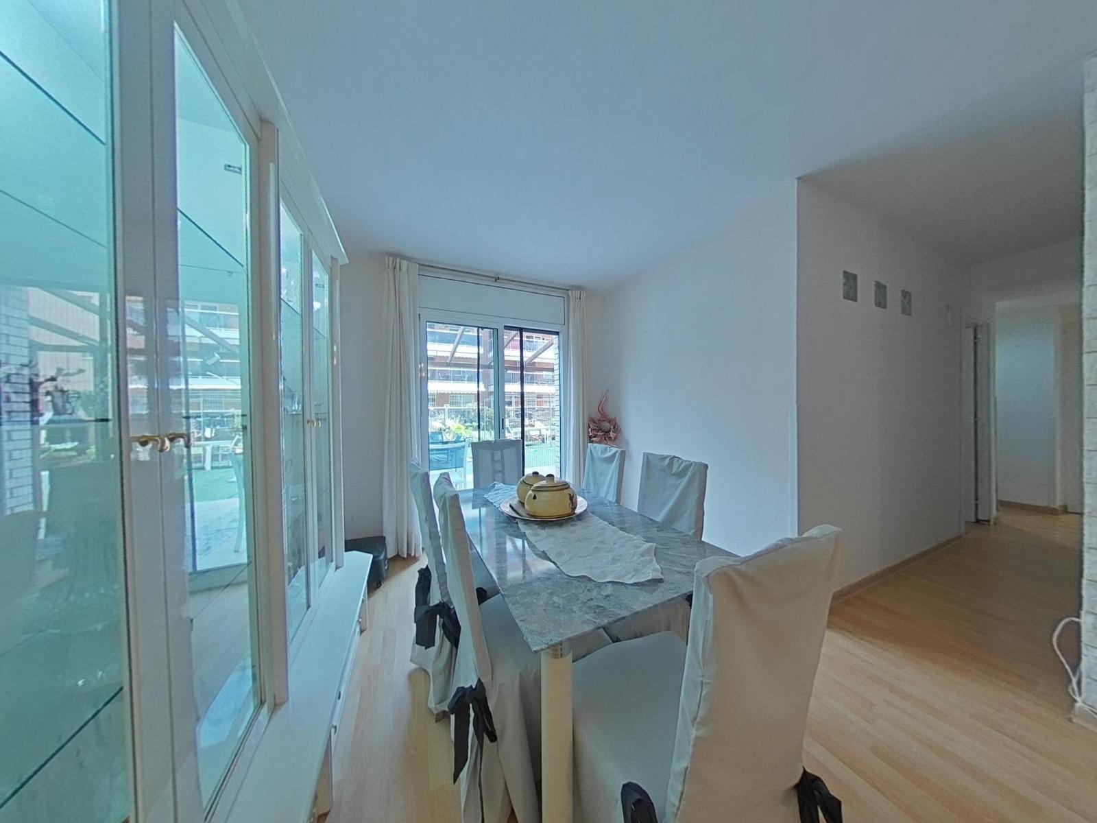 Imagen 4 Piso en venta en Salou / Planta baja ubicada en pleno centro de Salou.