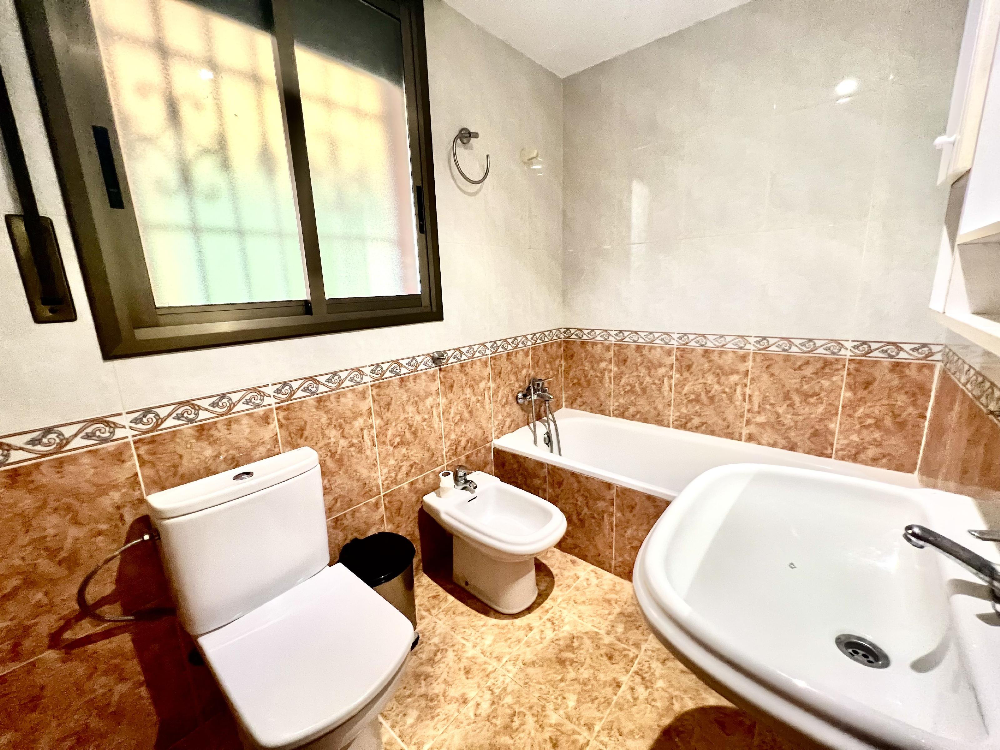 Imagen 16 Casa en venta en Cambrils / Ubicada en zona tranquila y residencial de Vilafortuny